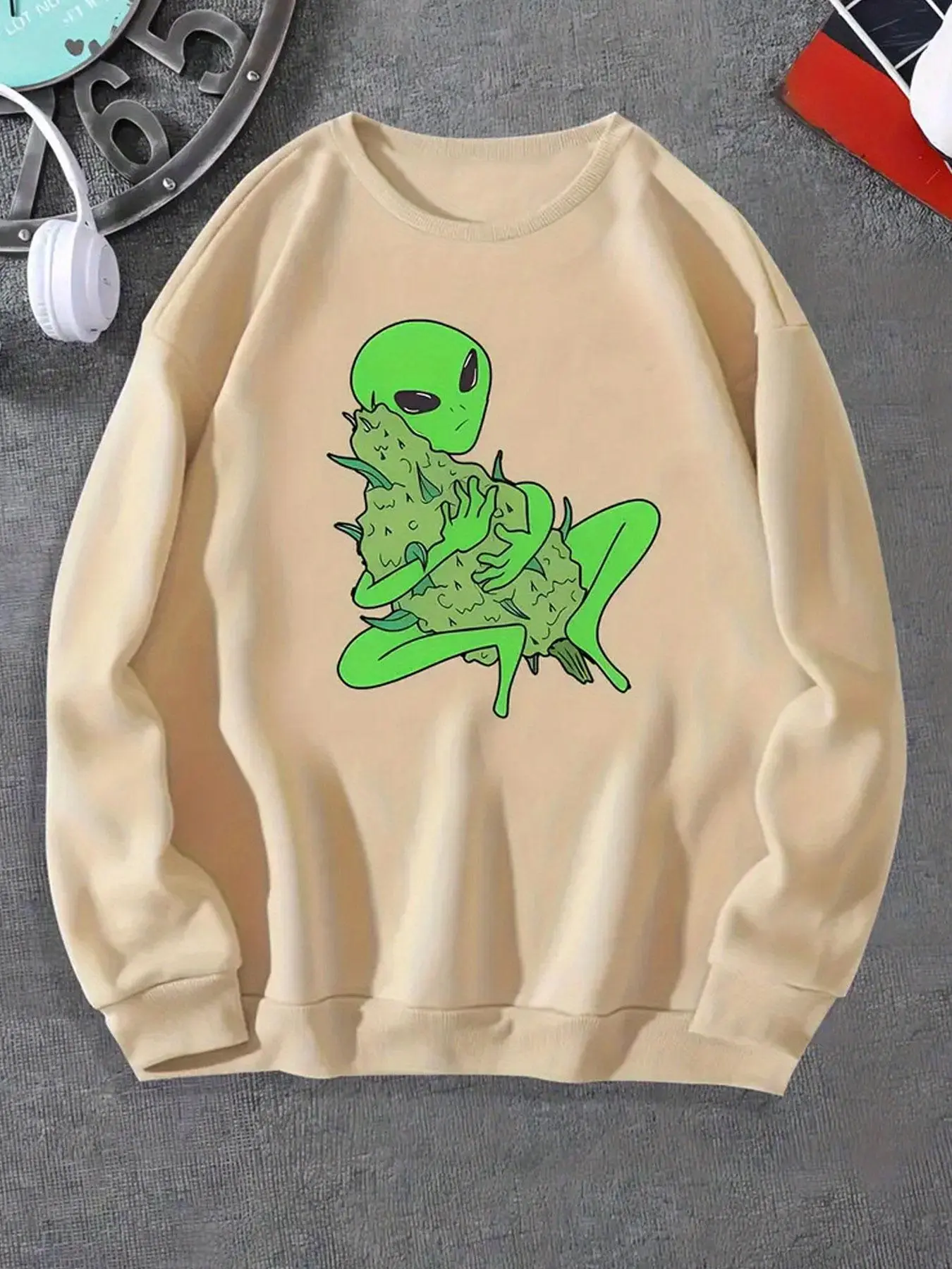 Women's Cartoon Alien Print Drop Shoulder Sweatshirt, Casual Long Sleeve Round Neck Pullover for Fall & Winter, Women's Clothes for Daily Wear