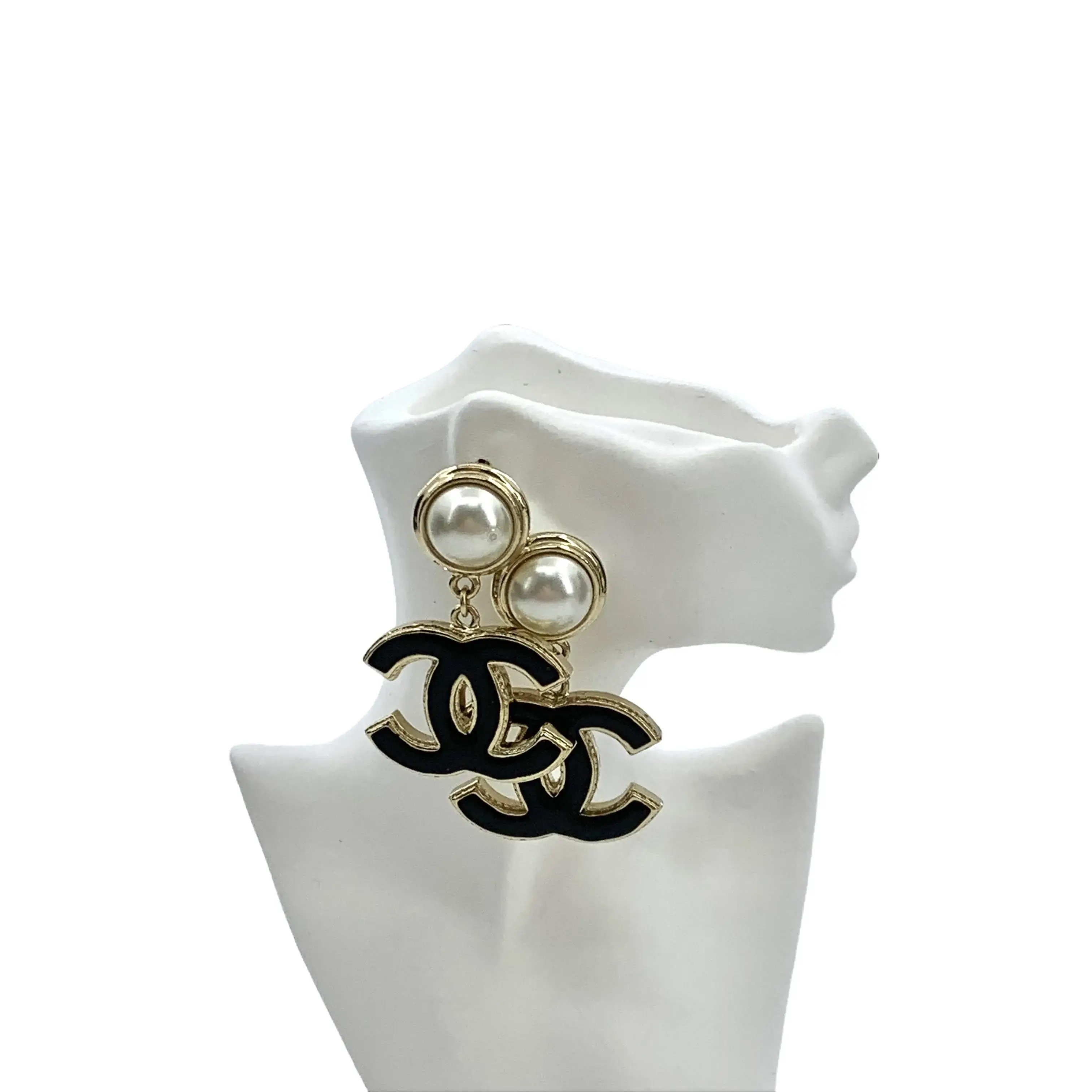 Pre-owned CALUXJ Chanel Colorblock Pearl CC Logo Charm Earrings Size One Size