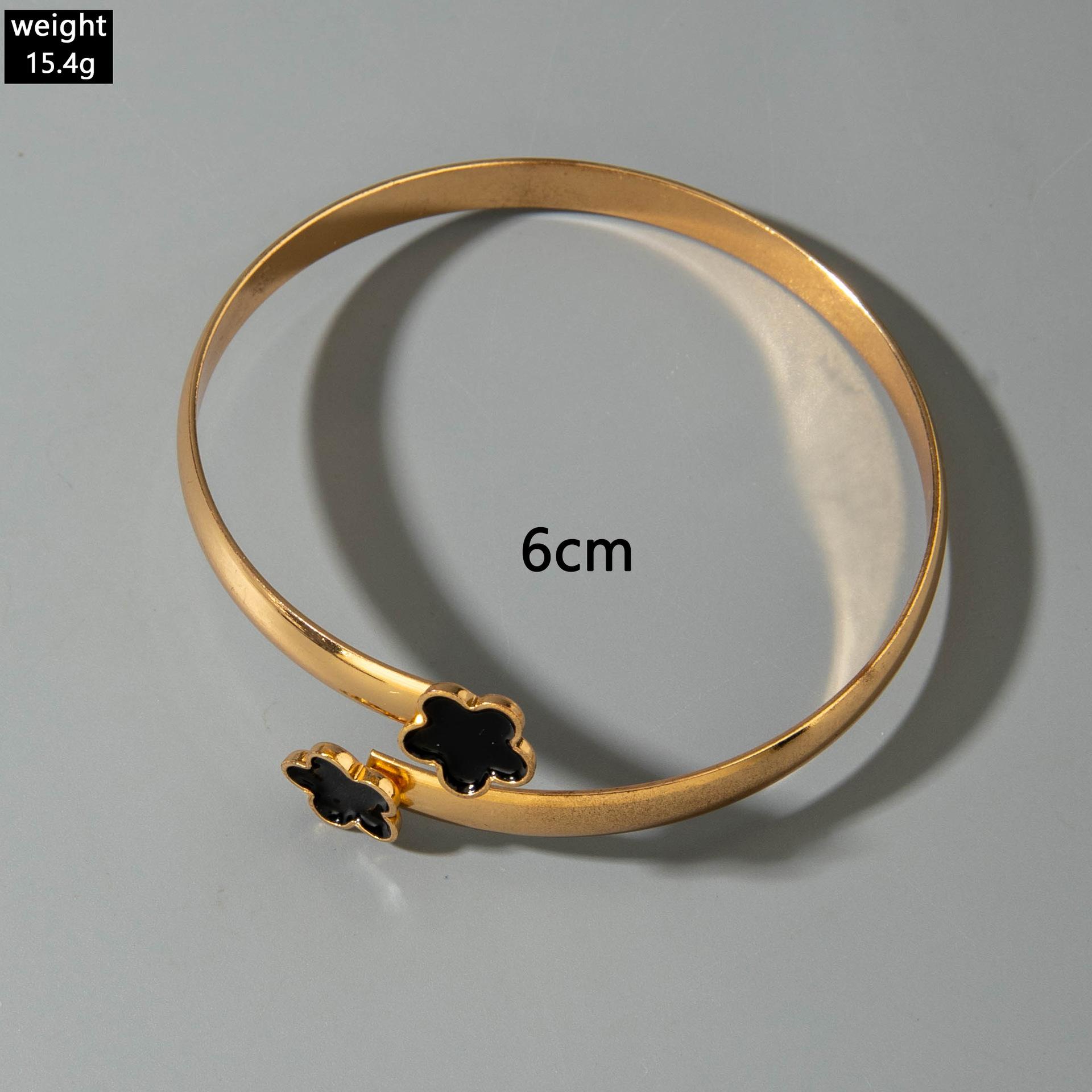 Elegant Five-Leaf Clover Dangle Charm Open Bracelet for Women, Glossy Metal Texture with Bright Luster, White & Black Pendant Options, Ideal Accessory for Commute, Party and Shopping BraceletMetal Cuff Bracelet