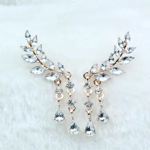 Women's Angel Wings Ear Stud Earrings, Rhinestone-Inlaid Alloy Dangle Earrings, Bling Bling Shining Gothic Feather Party Fashion Jewelry