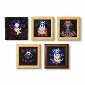 Handmade Miao Embroidery Decorative Ornament, Mini Collectible Textile Display, Traditional Ethnic Costume Craft Gift, 12x12cm