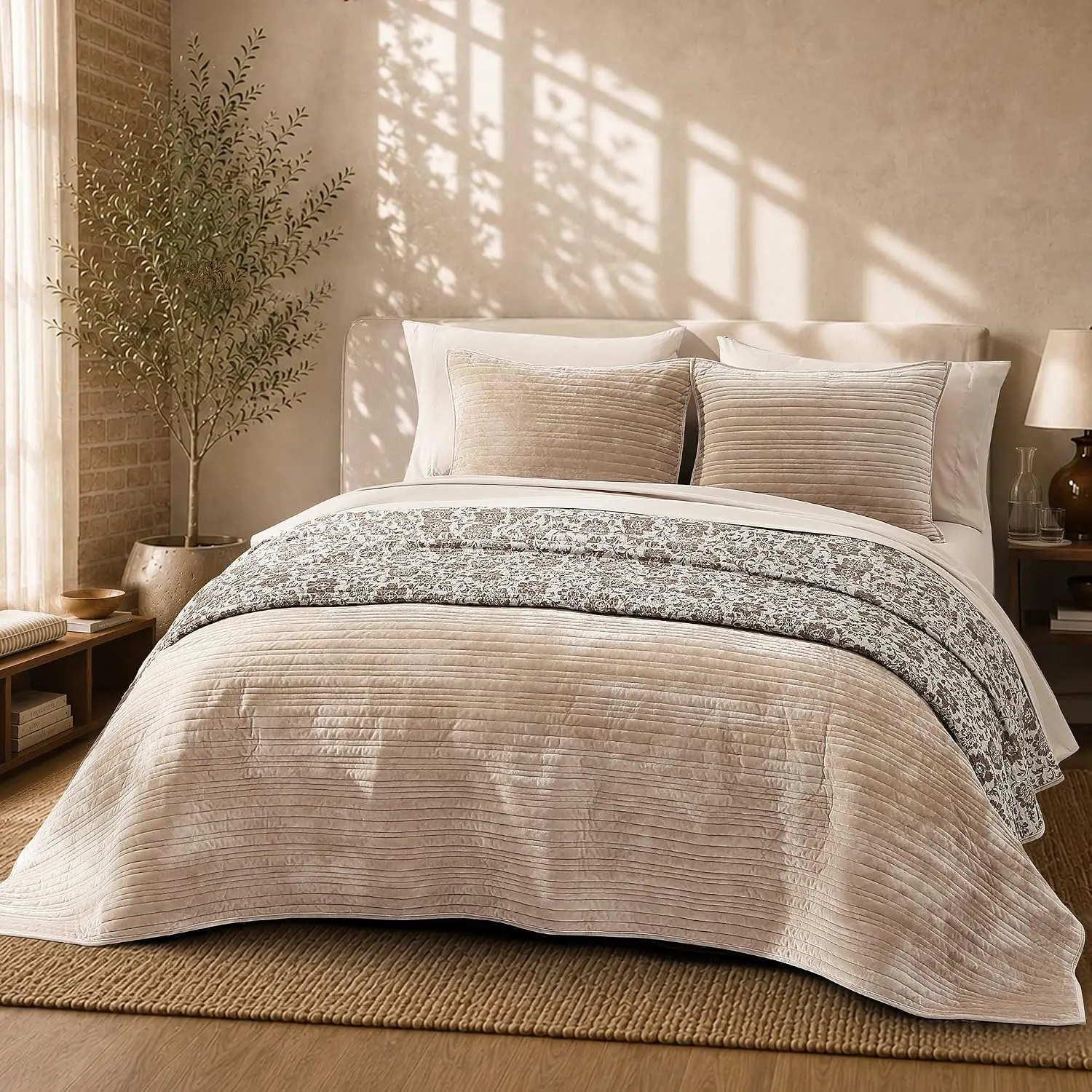 3-Pieces Velvet Quilt Set - Soft Striped Channel Quilted Reversible Bedspread, All-Season Bedspread Coverlet with 2 Pillowcases, Cozy Bedroom Decor, Modern Home Style