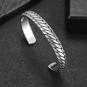 Fashionable and Personalized Tire Pattern Bracelet, Open Design Can Adjust the Size by Yourself, Niche Design Simple Popular Trendy Bracelet, Men&Women Summer Daily Back to School Street Accessories, Exquisite Teenagers Present