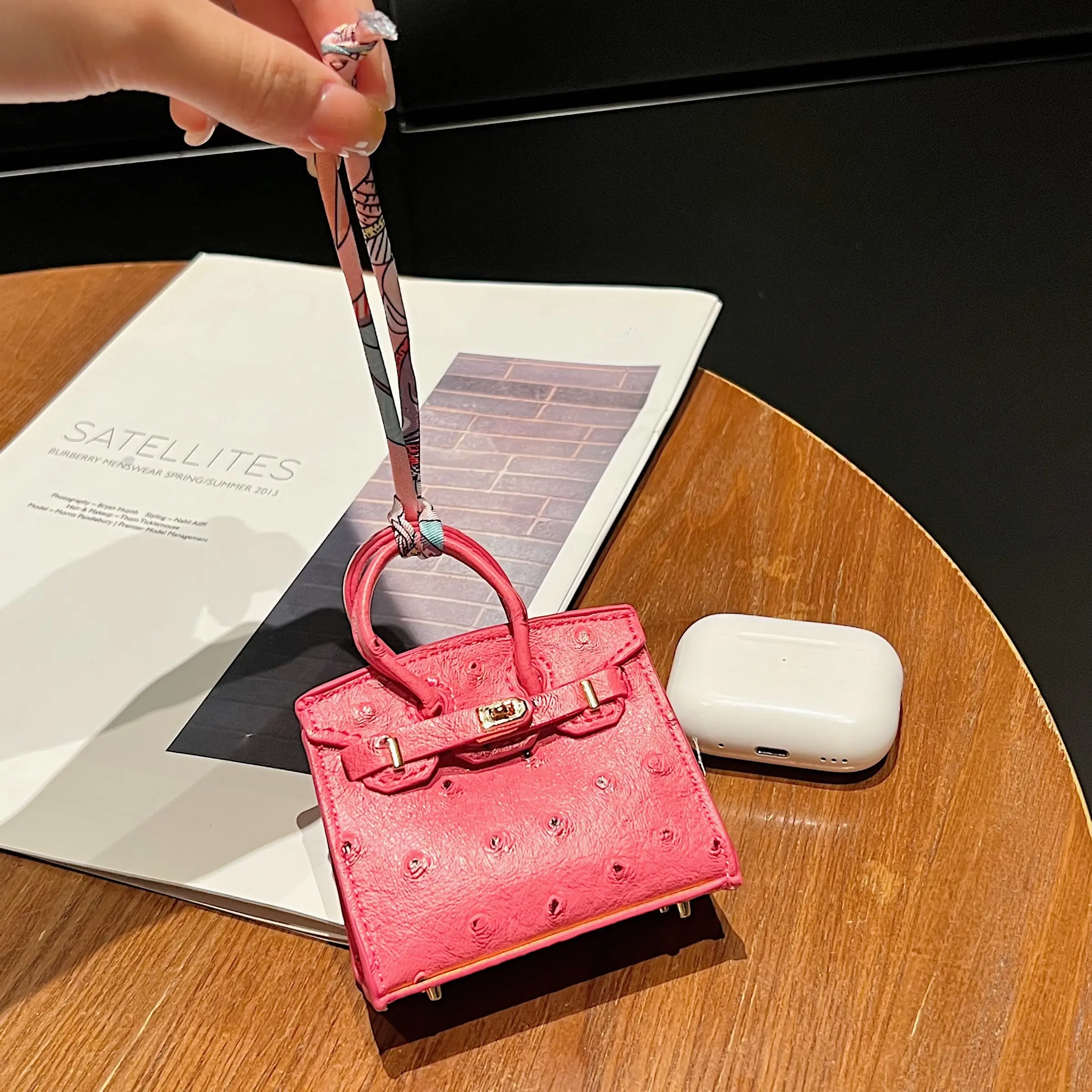 Ostrich Pattern Handbag AirPods Pro Case, Compatible with Apple AirPods 4th Gen & Pro 3rd Gen, Stylish Durable Portable Handheld Protective Cover for Earbuds, Earphone Protective Cover, Headphone Accessories