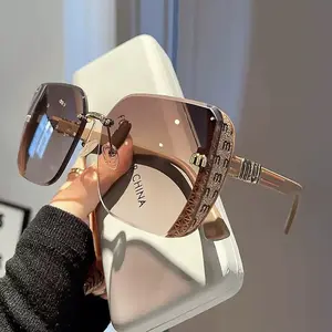 Oversized Square Sunglasses for Women & Men, Trendy Retro Large Frame Eyewear, TikTok Viral Fashion Shades for Beach, Travel, Street Style & Daily Wear, Stylish UV Protection Sunglasses