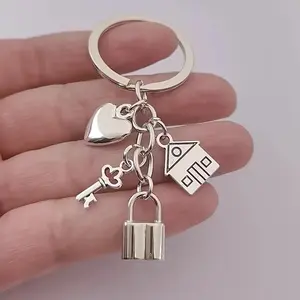 1pc Heart-Shaped Lock Keychain Made of Stylish Silvery Alloy, a Timeless Hanging Accessory for Bags, Perfect for Valentine'S Day Gifts And Everyday Use for Women