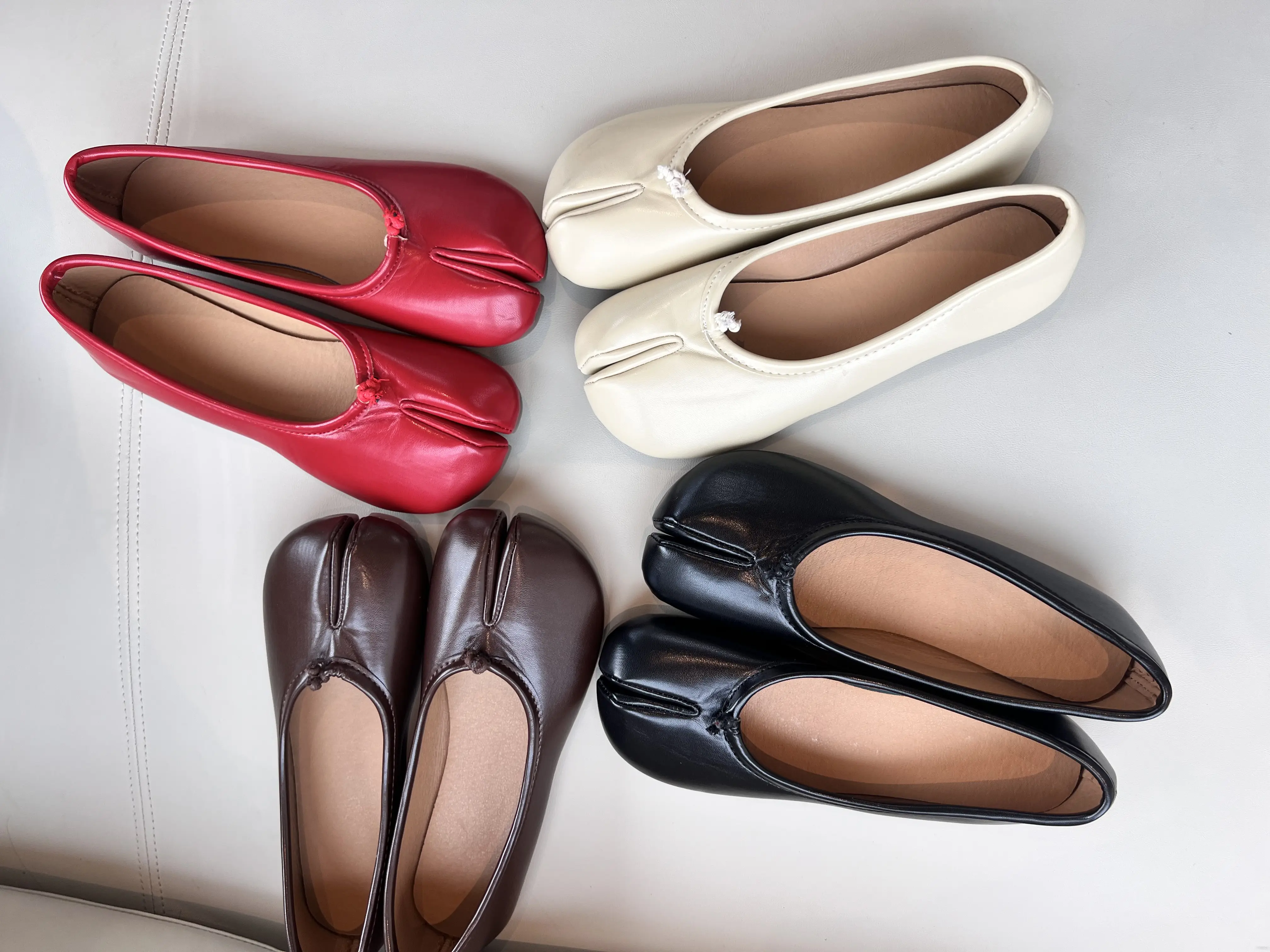 Elegant women’s low-cut leather loafers, available in multiple colors, comfortable ballet flats for walking, featuring skin-friendly breathable insoles and a stable non-slip sole.A versatile everyday essential shoe suitable for work, shopping trips, dates