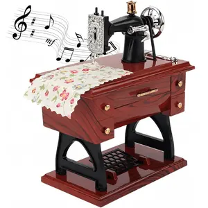 Vintage Mini Sewing Machine Model, Wooden Base, DIY Dollhouse Decoration, Playhouse, European Retro Design, Perfect for Home Decor & Gifts