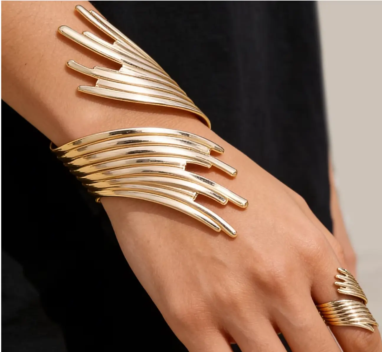 2Pcs Wing Shape Jewelry Set, Vintage Wavy Streamlined Metal Open Cuff Bangle Bracelet  Adjustable Finger Ring, Luxury High-End Statement Accessories for Women Party Street Wear