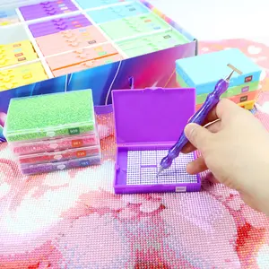 Diamond Painting Tool Kit, Embroidery Set, Random Color Drill Box & Funnel Screen, Dividing Disc for Embroidery, Nail Art Beading, Cross Stitch Storage, Diamond Painting Kits
