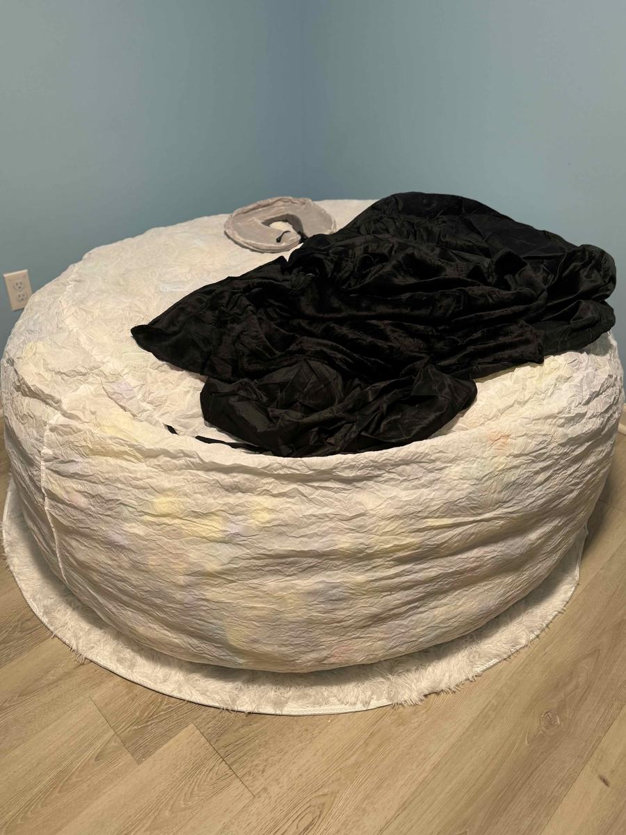 Item: Jumbo Black(Include Filler Upillow Blanket Carpet), 3 and 4FT have no gift, 5FT and Jumbo have 3 gifts