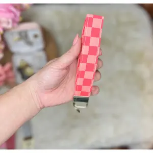 WRISTLET LANYARD - CORAL CHECKERED
