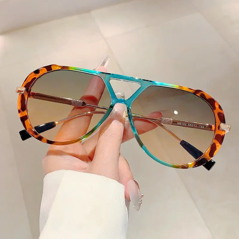 Women's Retro Aviator Sunglasses with Tortoise Shell Acetate Frame, Gradient Brown Lenses and Gold Metal Temples, Lightweight UV Protection, Sunglasses For Women, Polycarbonate, Brunch, Full Rim