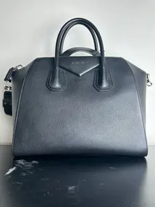 Pre-owned Leather Shoulder Bags Givenchy Antigona medium handbag