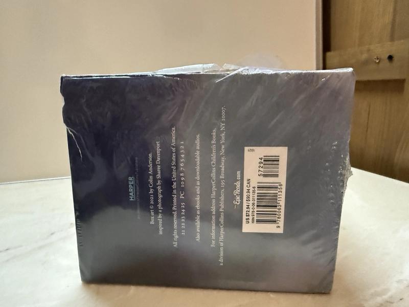 Shatter Me Series 6-Book Box Set: Shatter Me, Unravel Me, Ignite Me, Restore Me, Defy Me, Imagine Me - Paperback