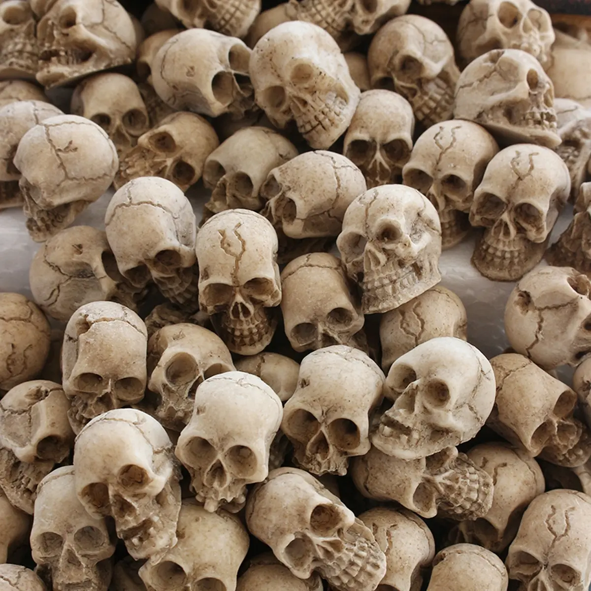 40pcs Cool Skull Resin Statues, Resin Sculptures, Halloween Decorations, Gothic Skeleton Set, Garden & Micro Landscape, Desktop Display, Haunted House Props, Exterior Decorative Statues