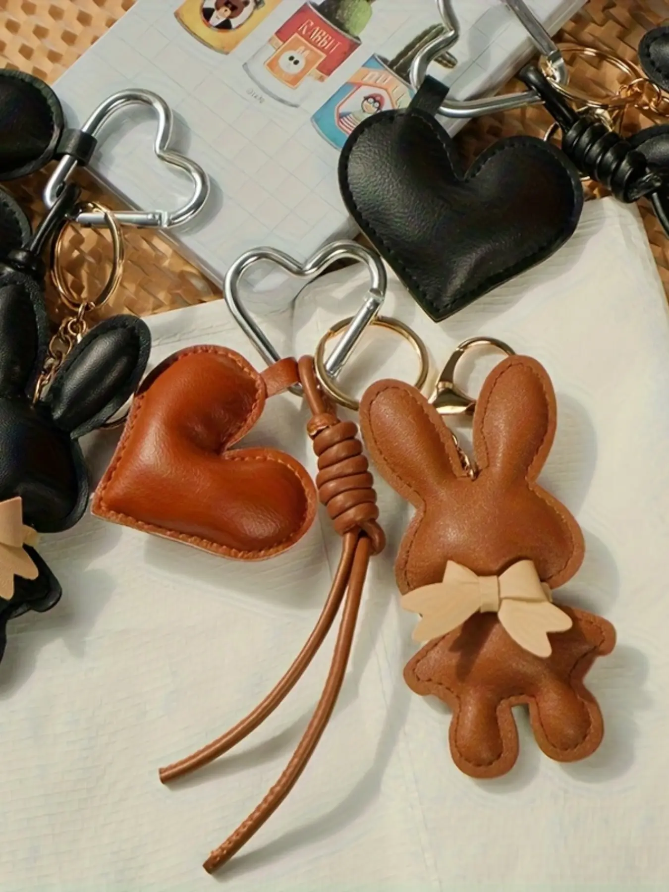Trendy Cute Keychain Accessory, Faux Leather Bunny Keychain with Bow/Heart Pendant for Handbags,Purses,Backpack,Car Keychain Ornament Valentine's Easter Day Gift