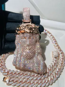 Hip-hop VVS Ice Jesus Pendant, Jesus Iced-Out Pure Luxury Diamond Custom Rapper Silicone Pendant, Gift for Friends and Family, Fashionable Trendy Jewelry to Wear