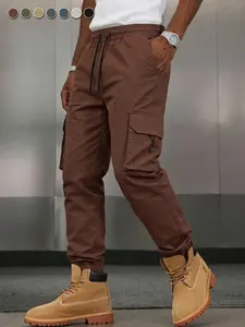 Men’s brown cargo jogger pants with an elastic waistband and drawstring, tapered long design, practical cargo pockets—suitable for spring and summer streetwear, everyday wear, and outdoor activities.