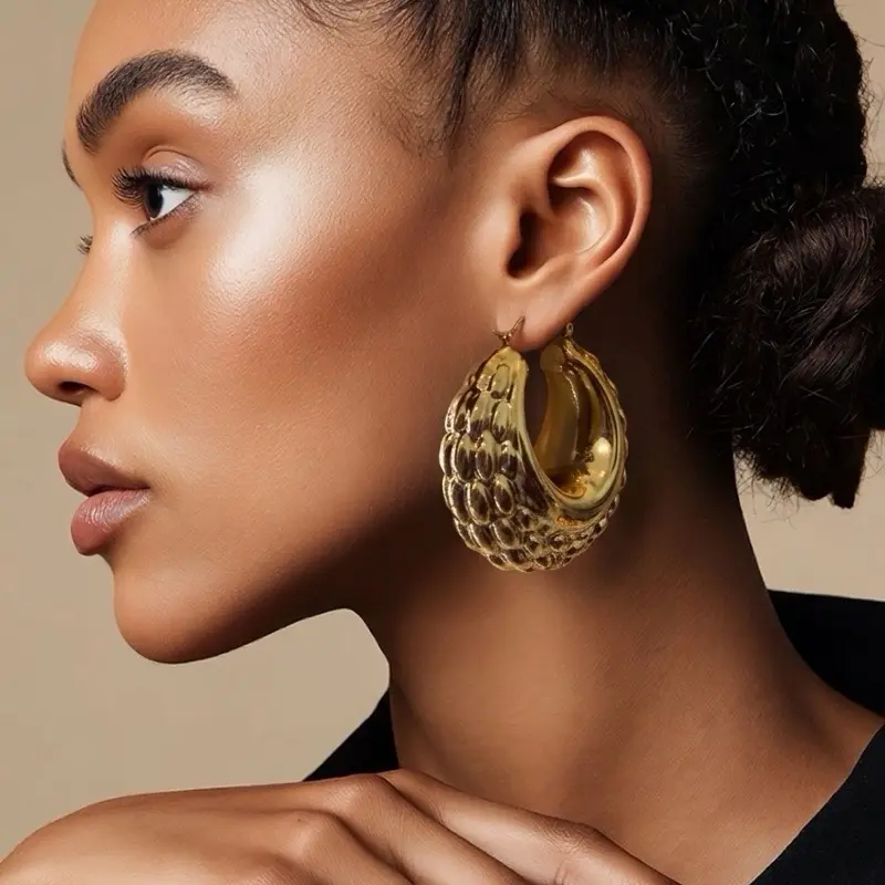 Light weight large earrings