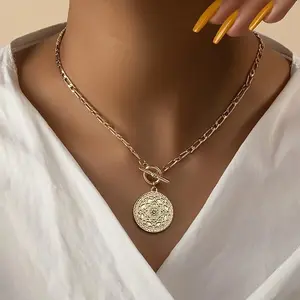 A Classic Round Geometric Pendant Necklace For Ladies With A Heavy And Thick OT Clasp, A Casual Collarbone Chain In Golden Color.