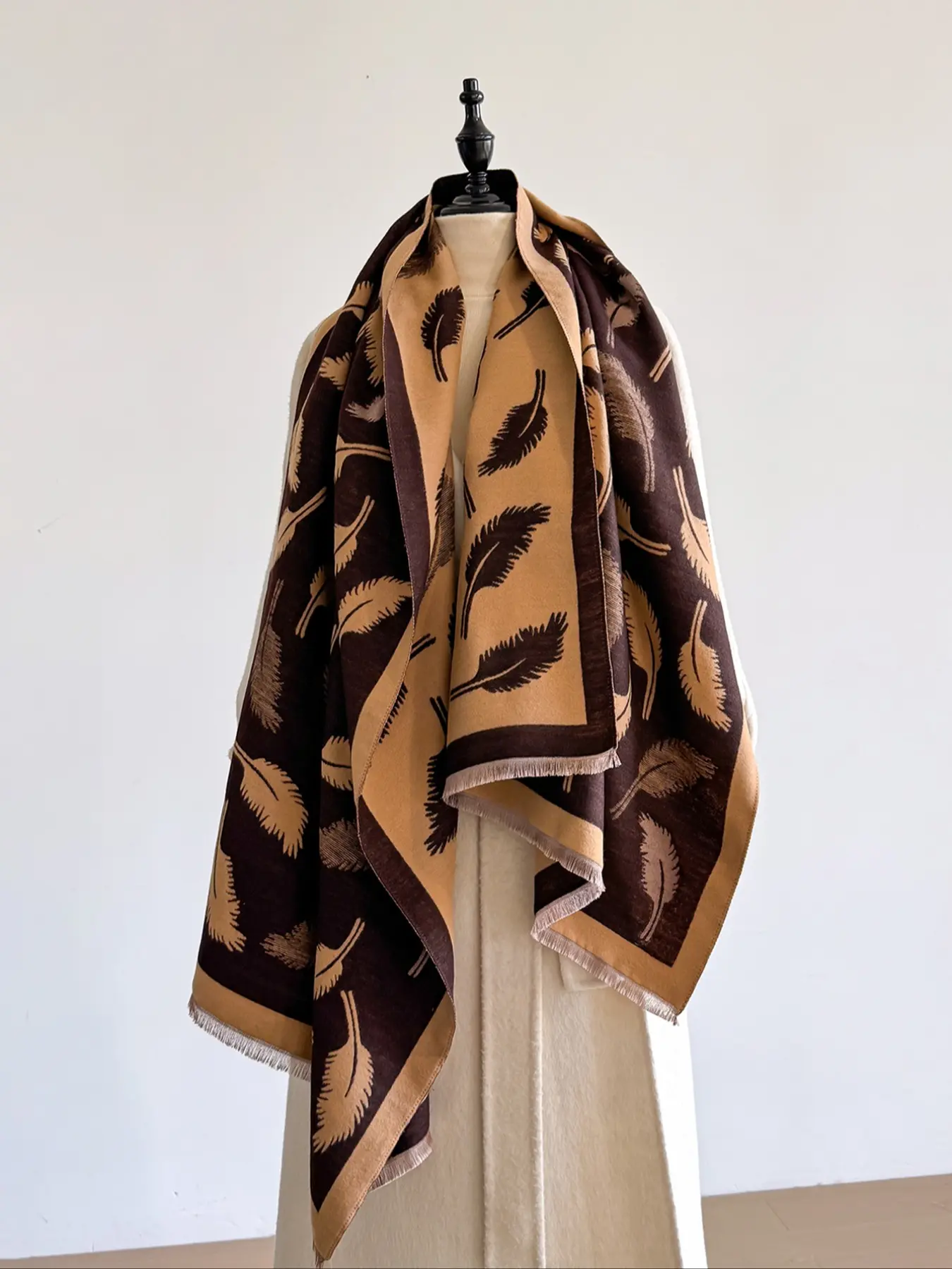 Women's Feather Print Scarf, Soft Warm Shawl for Fall & Winter, Casual Fashion Accessory for Women and Girls