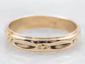 Vintage Gold Patterned Wedding Band