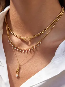 Fashion Titanium Steel Zircon Necklace Stackable Clavicle Chain Stainless Steel Hand-In-Hand Geometric Pattern Pendant Anti-Allergy Necklace Girls' Gift