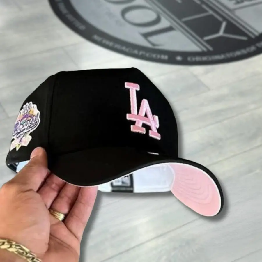 Los Angeles Dodgers New Era 9FORTY Black Curved Brim Baseball Hat, Pink Embroidered LA Logo & Pink Undervisor, MLB Streetwear Cap, Collector’s Limited Edition 2026 Urban Streetwear Gorra premium, moda urbana para hombres y mujeres