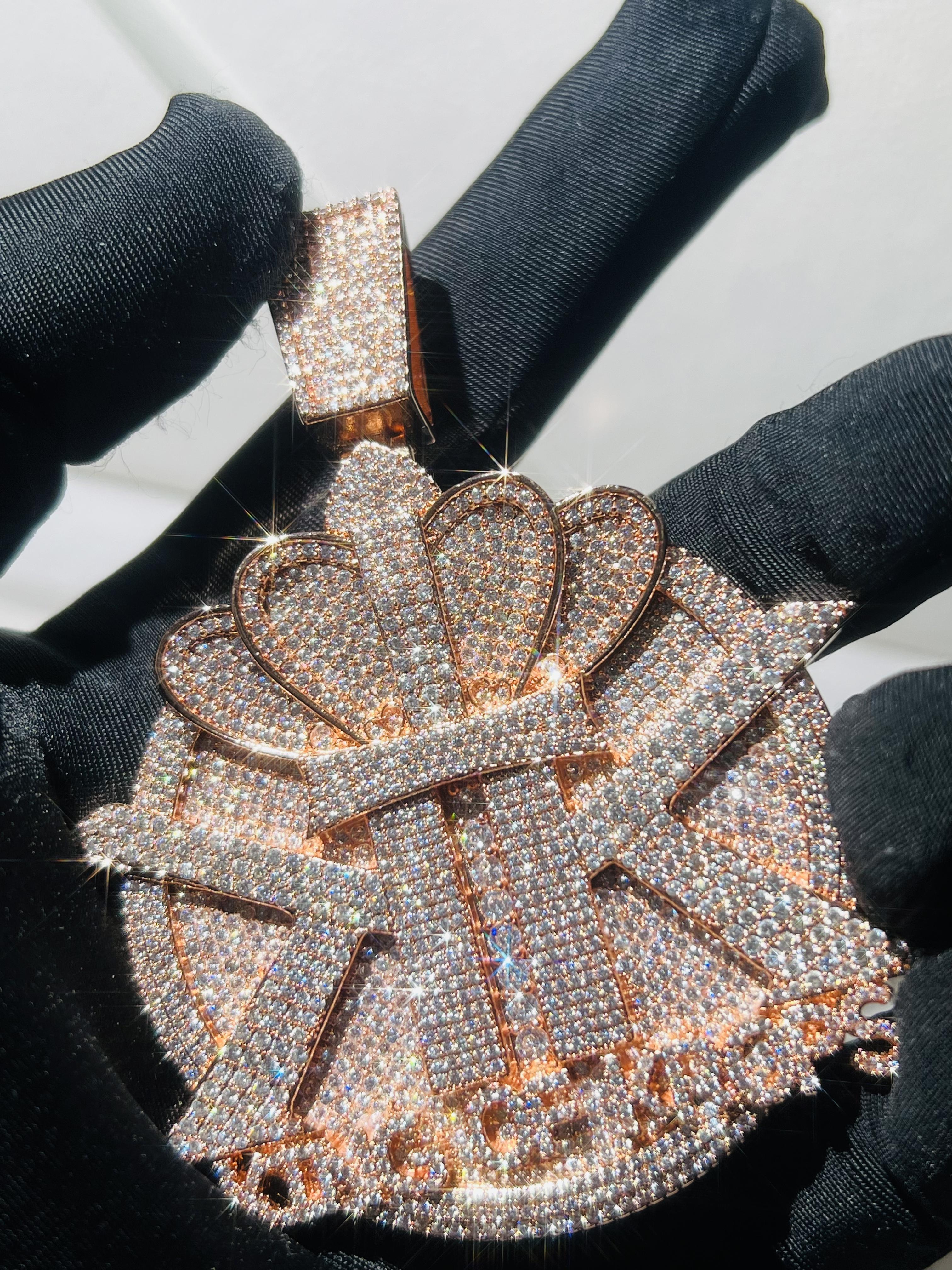 Newly designed custom KK pendant 3D crown KK custom logo iced silicone pendant, high-quality electroplated sparkling crown pendant, street hip-hop culture jewelry pendant, Valentine's Day, Father's Day, Mother's Day premium hip-hop gift ...