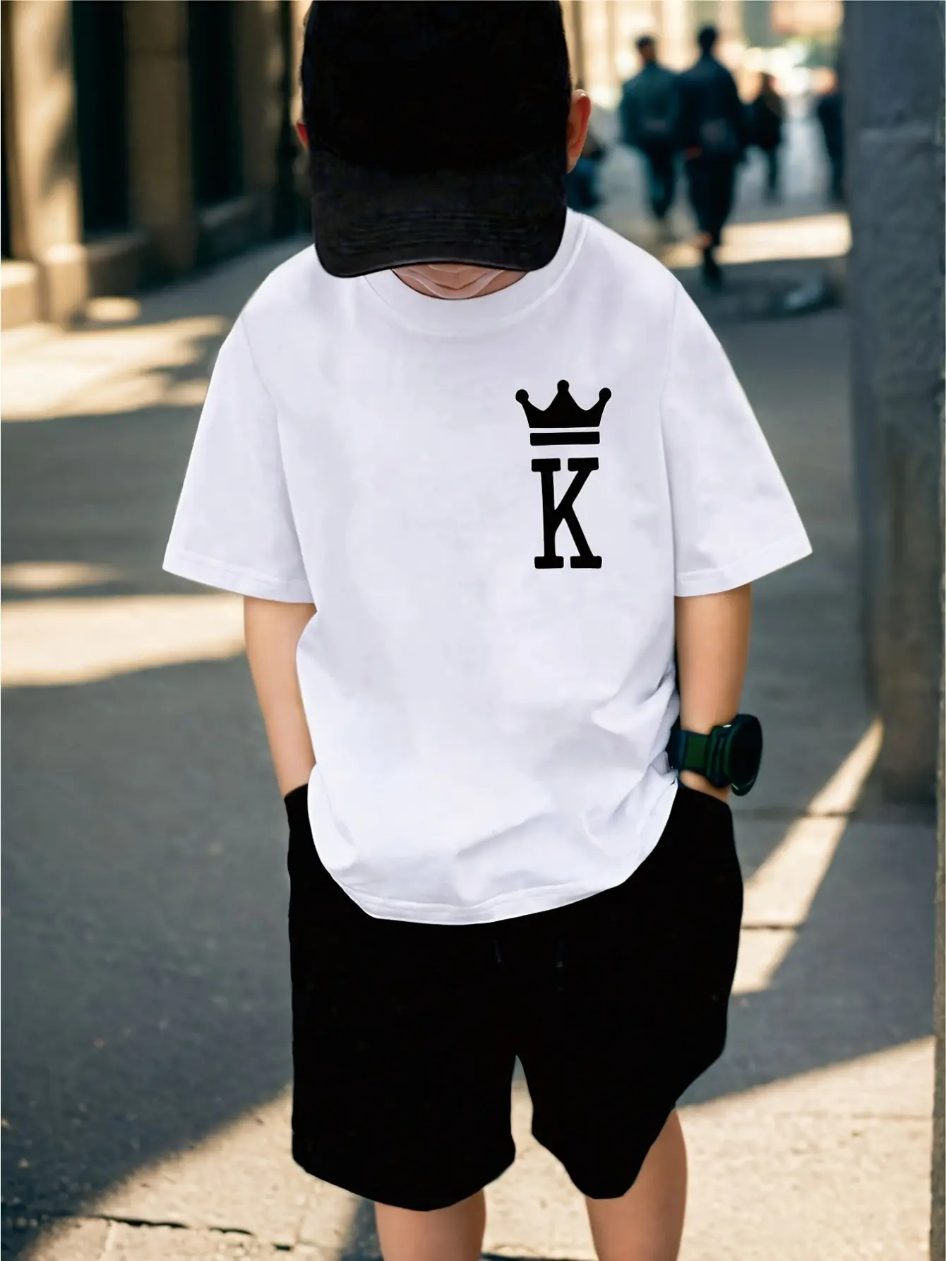 1pc Boys' Letter K with Crown Graphic Print Short-Sleeve T-Shirt, Light Pink Round Neck Casual Summer Top for Teens, Ideal for Daily Wear, School, Travel, and Outdoor Activities, Summer Casual Wear | Sporty Tshirt | Machine Washable Shirt