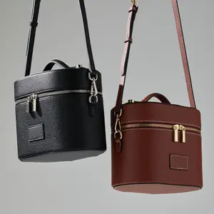 Large Capacity Alligator Pattern PU Leather Makeup Bag with Handle and Adjustable Shoulder Strap, Portable Travel Women's Cosmetic Box