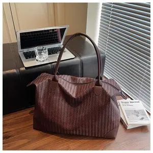 Retro large-capacity travel bag duffel bag outdoor sports fitness yoga storage multi-functional trendy cool messenger