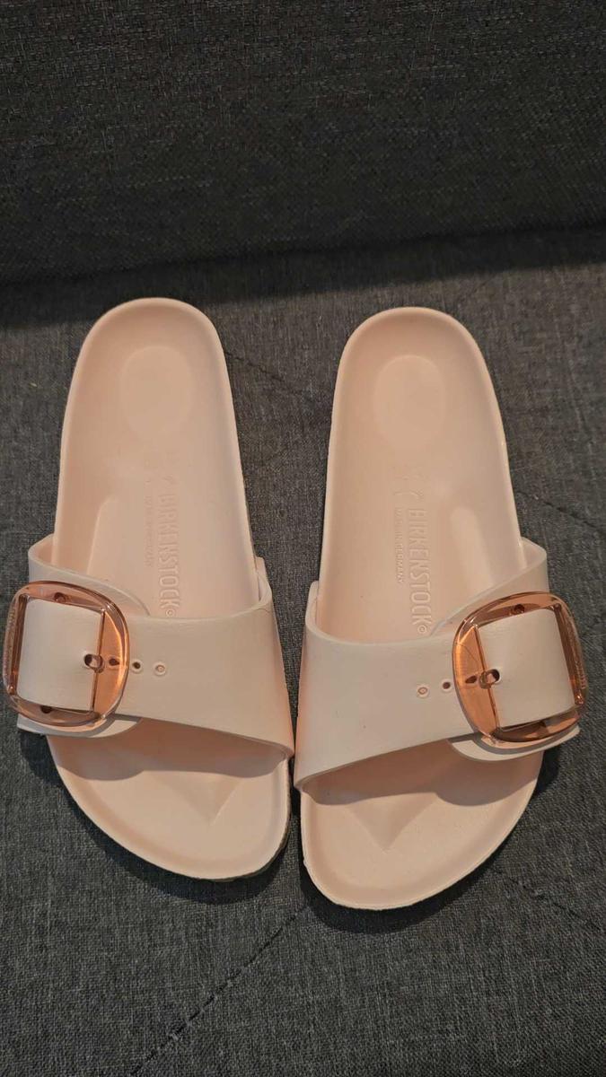 Item: 6/6.5, Light Rose