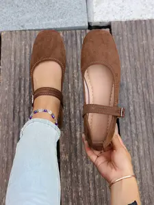 2026 women's new autumn French style retro square toe flat shoes with ankle straps, spring new products on the market, ballet flat shoes, Mary Jane shoes