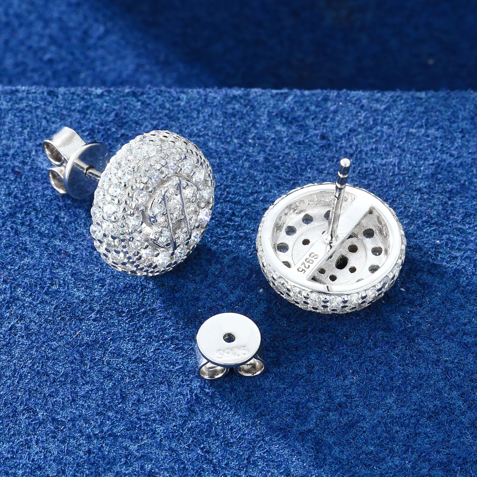 UCCIYO S925 Sterling Silver Round Moissanite Stud Earrings for Adults, Unisex Diamond Look with Screw or Butterfly Backs - Birthday Anniversary Wedding Gift, Lab-Grown Stone, Unisex Look, Round Shape, Daily, Exceptional Fire, Mother’s Day, Valentine’s Day