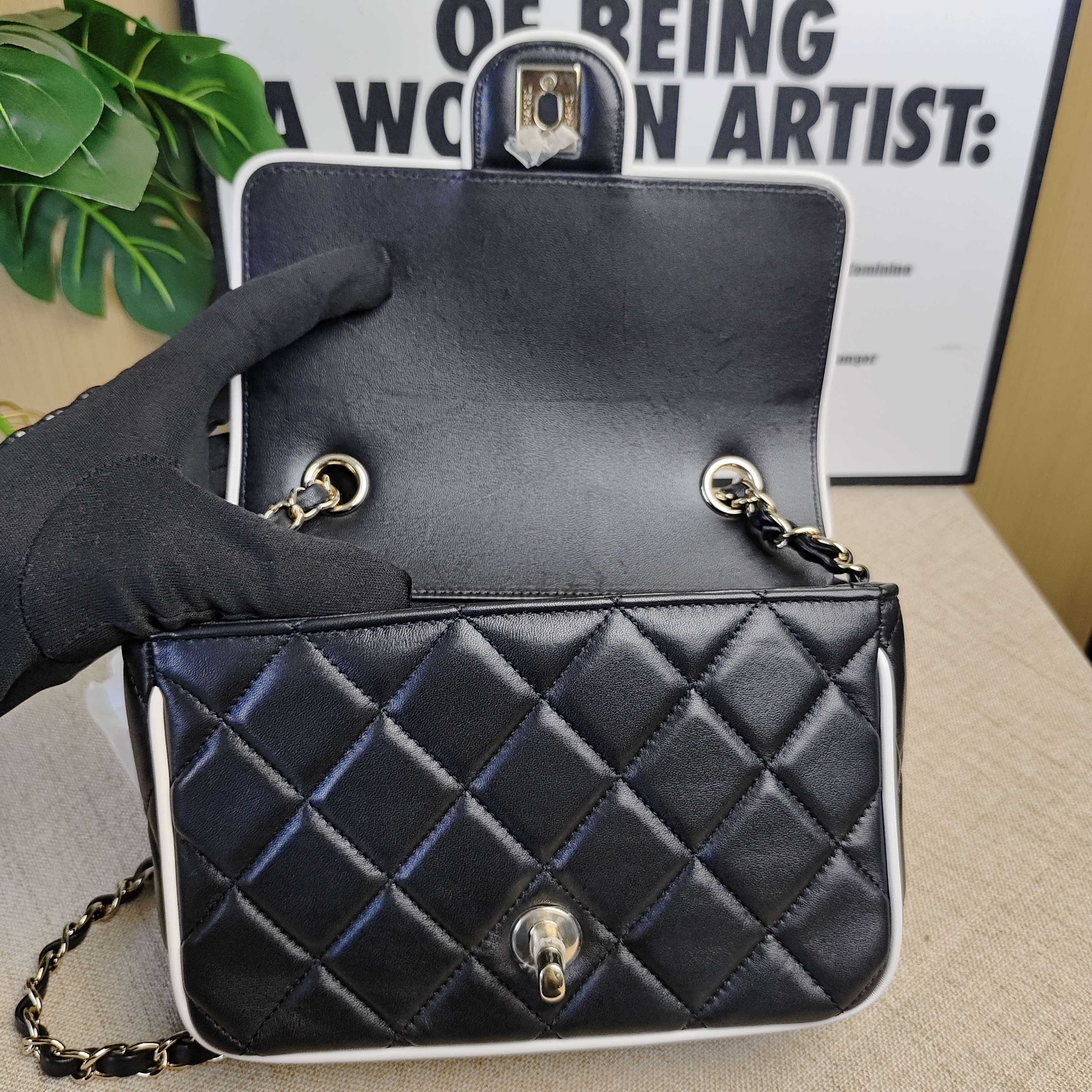 Pre-owned CHANEL Black White Trim Classic Flap