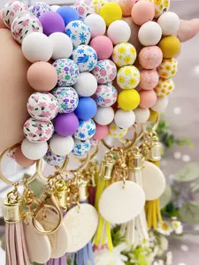 Silicone Flower Beaded Bracelet, Handmade Fringe Bangle, Mama Wood Chip Keychain, Versatile Car Key Ring, Bag Charm, Perfect Gift
