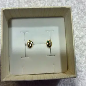 Aretes pequeños en oro italiano 18k