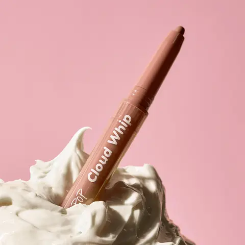 Cloud Whip Blurring Lip Liner