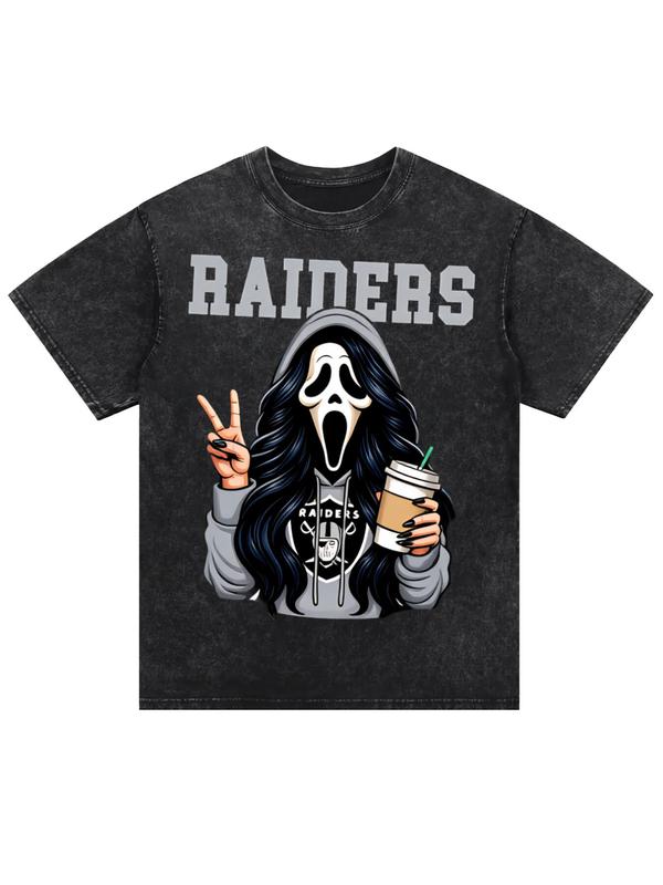 Black Raiders T-Shirt with Scream Ghost Holding Coffee and Peace Sign Graphic, Funny Halloween Horror Tee for Men and Women, Trendy Spooky Casual Streetwear Shirt for Fall Season, Costume Party & Everyday Wear