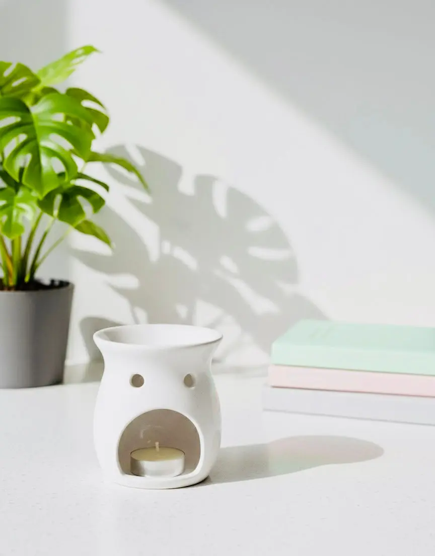 Ceramic Oil & Wax Melt Tart Warmer - White