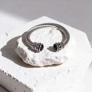 Vintage Twisted Silver Cuff Bracelet with Black Gemstone Inlay, Open Design, Unique Light Luxury Stylish Jewelry for Daily Wear & Trendy Outfits