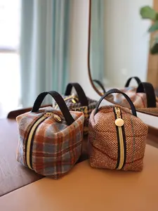 Geometric Cube Bag Handbag Creative Wave Plaid Small Square Storage Bag Makeup Bag Handheld Cosmetic Pouch with Metal Zipper Interior Liner