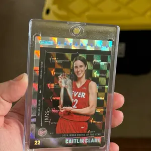 Caitlin Clark Chronicles 2025 Checkered Holographic 19 of 25 /25 NBA Rookie of the Year Card
