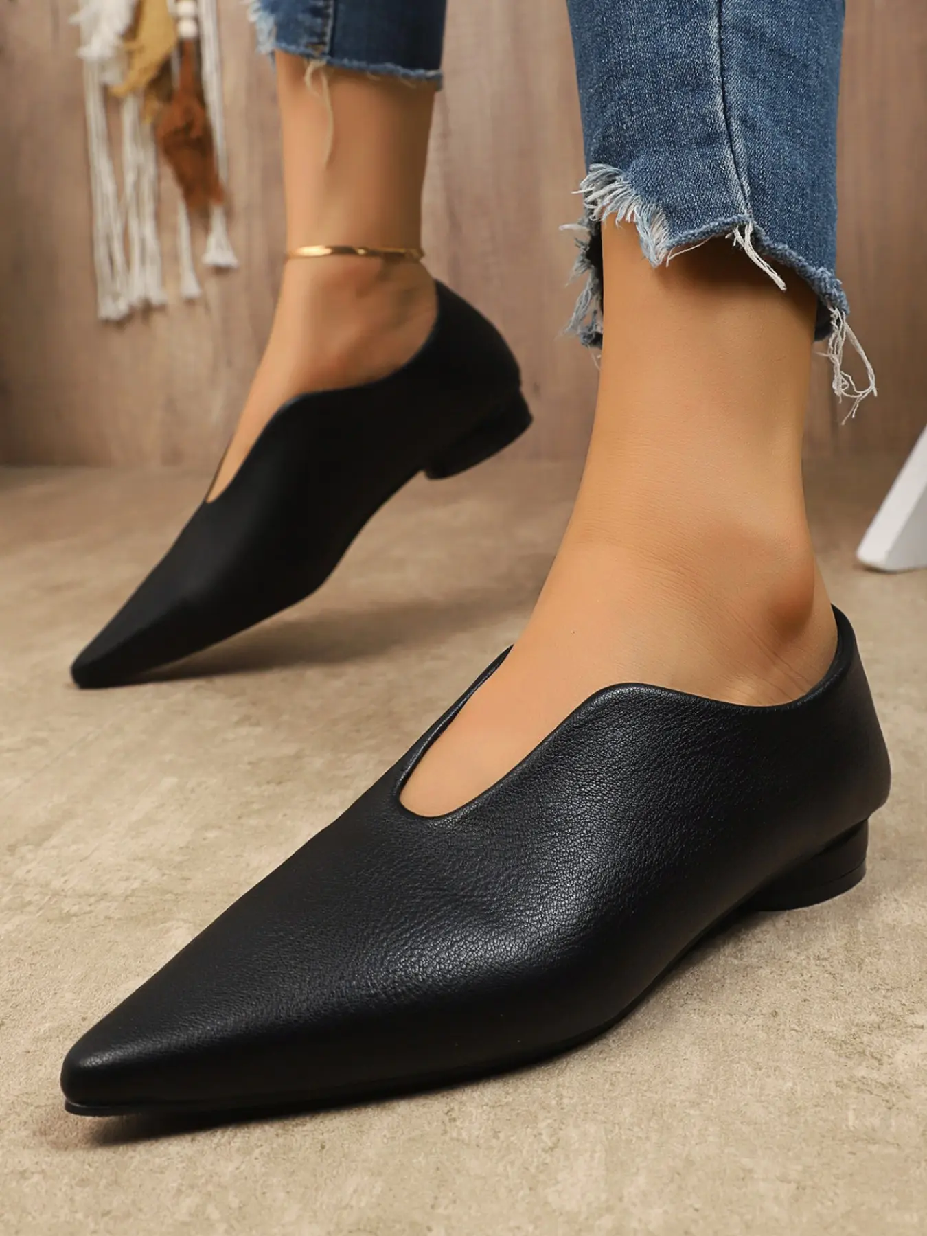 Women's Retro Stylish Pointed Toe V-Neck PU Leather Low Heel Pumps, Comfortable Flat Shoes for All Seasons, Breathable and Slimming