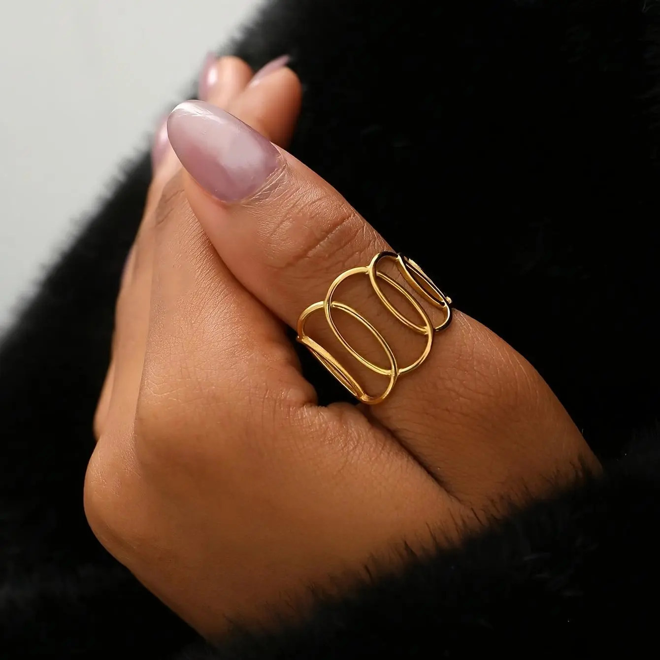 Elegant 304 Stainless Steel Interlocking Oval Open Ring for Women - Chic Minimalist Jewelry Gift, Versatile for Daily Wear, Parties & Holidays, Durable & Stylish Accessory, Party Jewelry, Holiday Gift Item, Sophisticated Style, Goldplated Jewelry