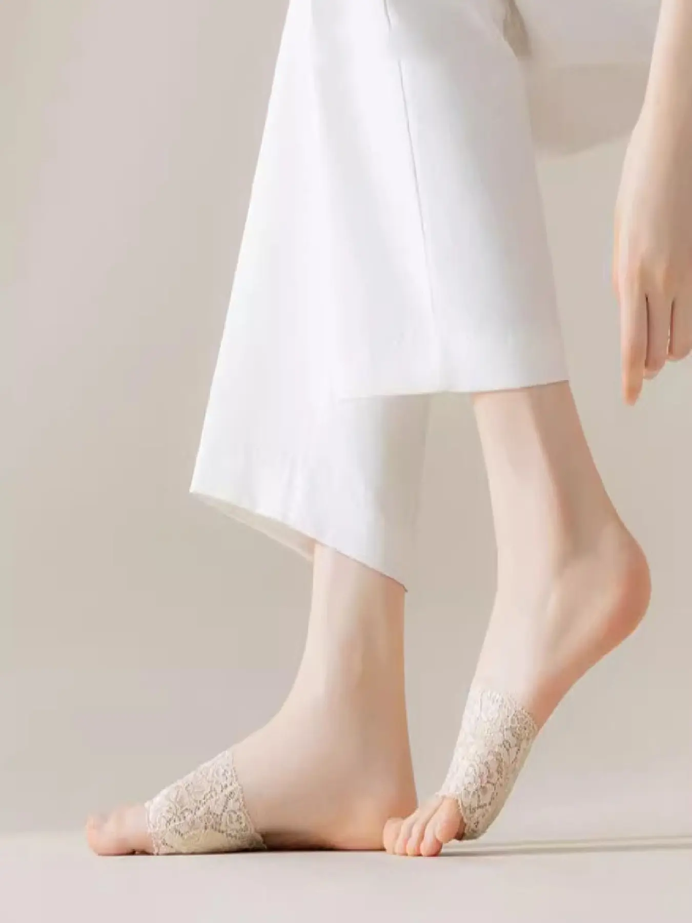 Women's Ultra Soft Lace Half Invisible Socks, Anti-Wear High Heel Liners, Thin Toe Design, Perfect for Stiletto Shoes