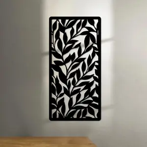 Strikingly crafted leaf - shaped metal wall art. Perfect for enhancing indoor living, bedroom, and hallway areas, as well as outdoor spaces.Decorative hanging ornaments