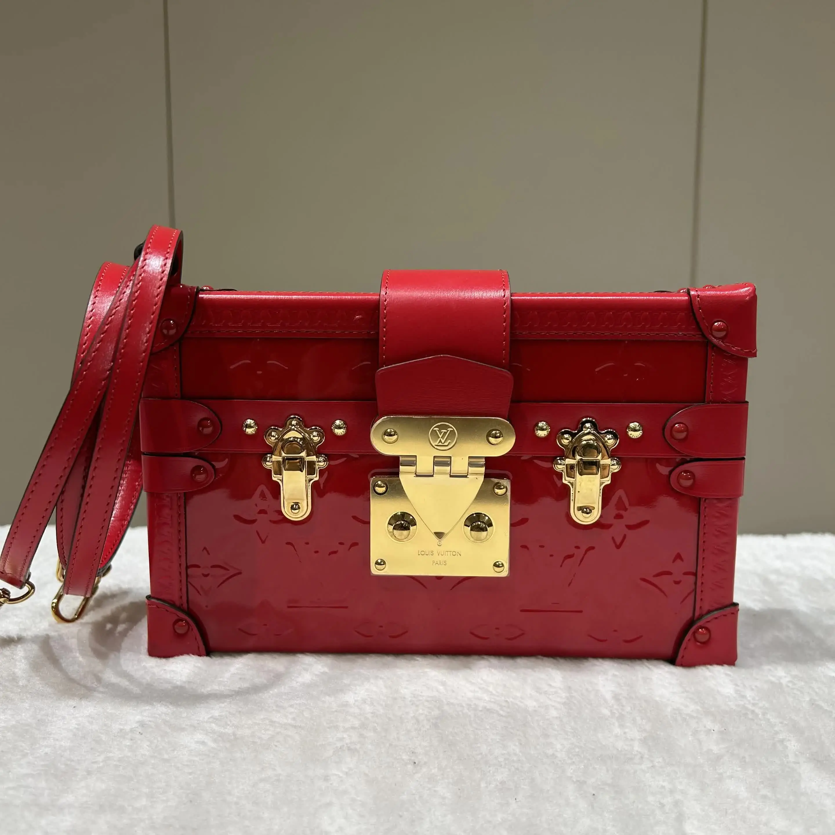 Pre-owned Louis Vuitton Leather Crossbody Bags Petite Malle Vernis Red 94520603